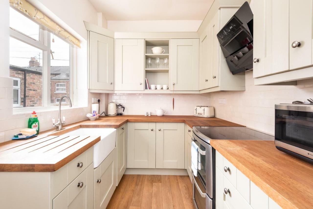 Apartament Charming Base For 5 Near Bishy Rd Pass The Keys York Zewnętrze zdjęcie