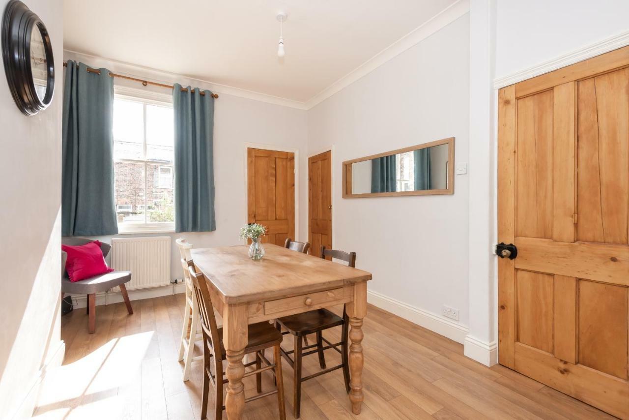 Apartament Charming Base For 5 Near Bishy Rd Pass The Keys York Zewnętrze zdjęcie