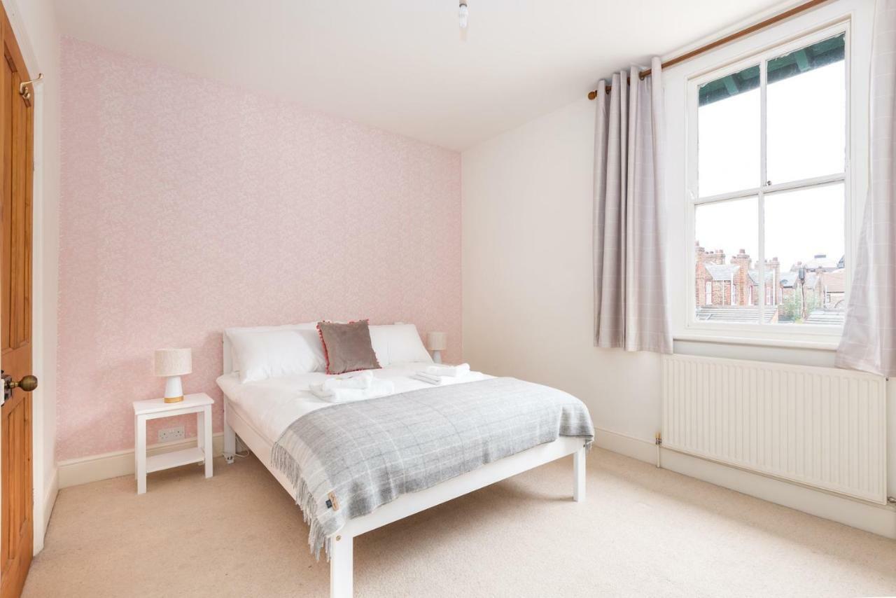 Apartament Charming Base For 5 Near Bishy Rd Pass The Keys York Zewnętrze zdjęcie