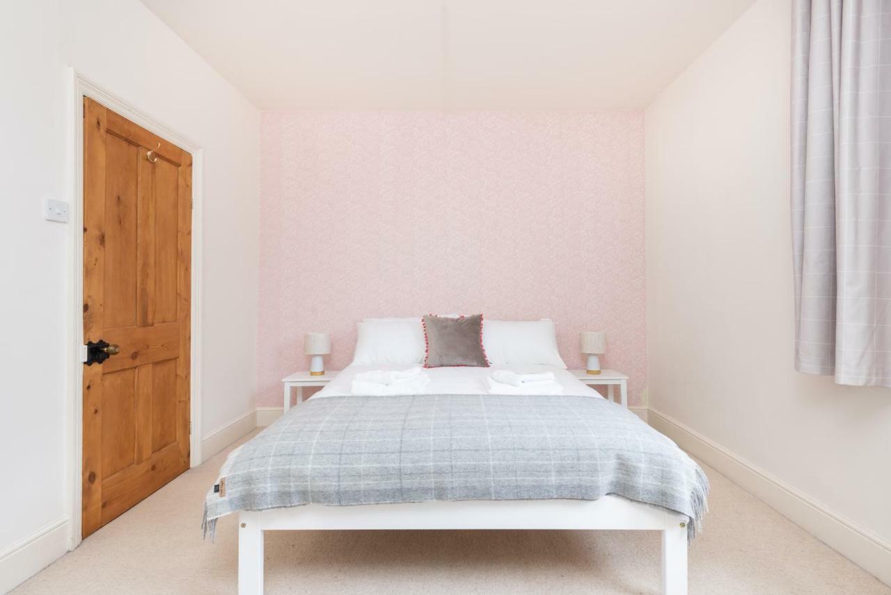 Apartament Charming Base For 5 Near Bishy Rd Pass The Keys York Zewnętrze zdjęcie