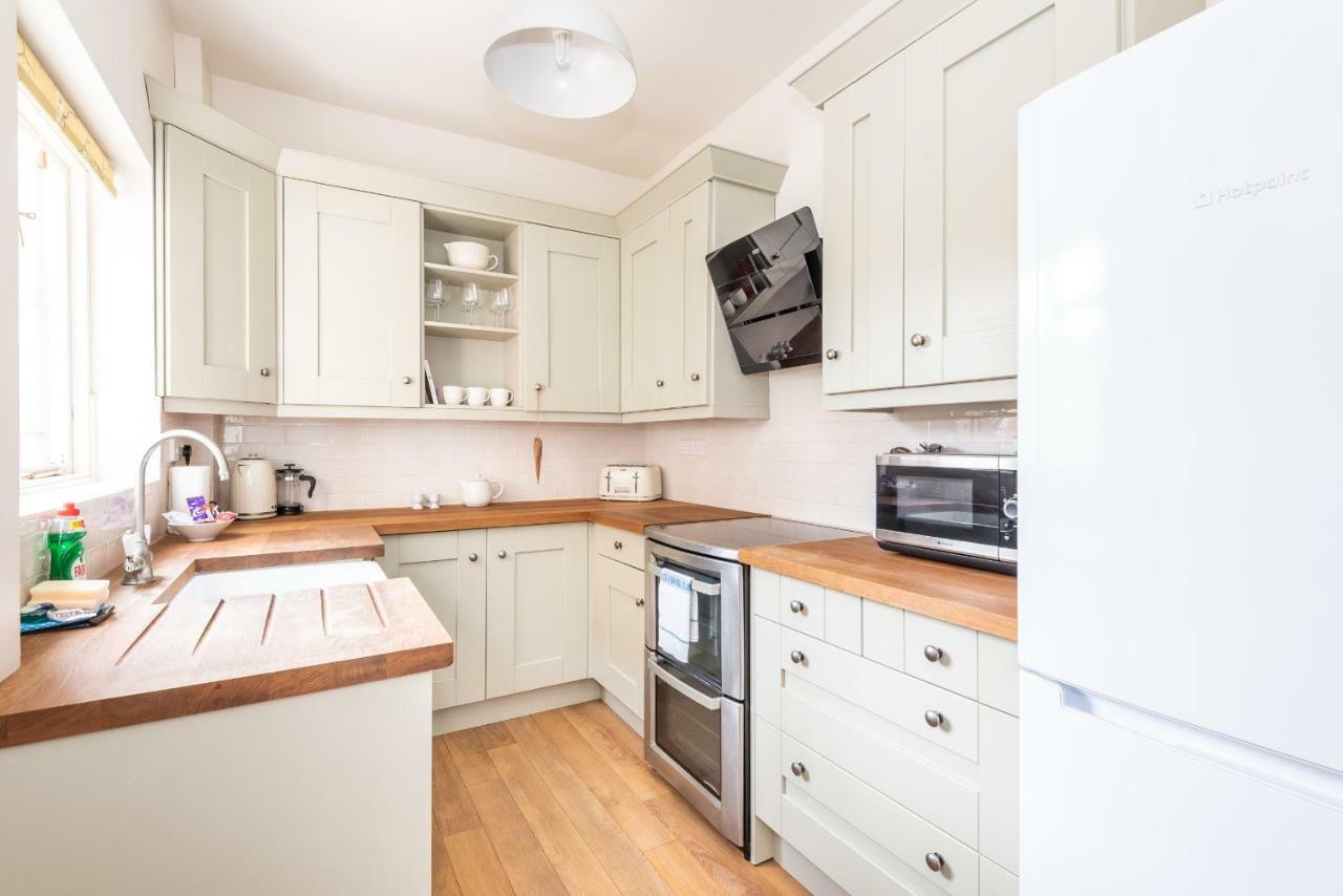 Apartament Charming Base For 5 Near Bishy Rd Pass The Keys York Zewnętrze zdjęcie